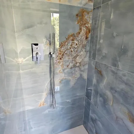 Sunrise בית הארחה